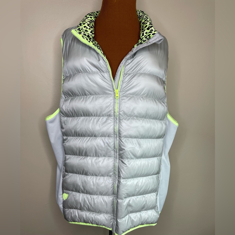 Fabletics Elliot Puffer Vest Gray and Neon Green Animal Print Size XXL